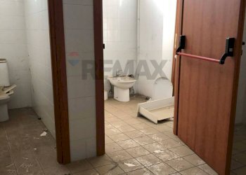 Bagno - Commercial Premises Via Leopoldo Franchetti
39, Misterbianco - photo 5