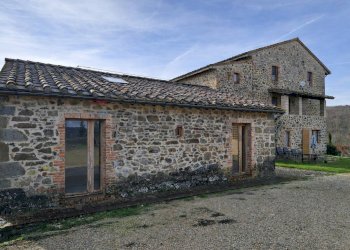 Vista lato zona notte - Casa indipendente Bucine - foto 18