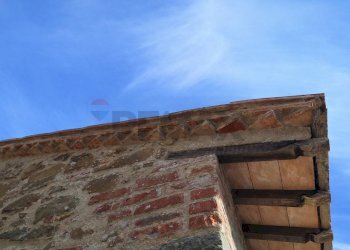 Dettaglio del tetto - Casa indipendente Bucine - foto 23