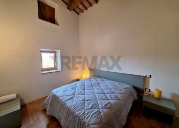 Camera matrimoniale 1 - Villa Bifamiliare Bucine - foto 11