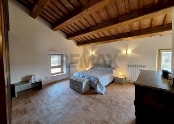 Camera da letto padronale - Villa Bifamiliare Bucine - foto 15