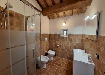Bagno al secondo piano - Villa Bifamiliare Bucine - foto 24