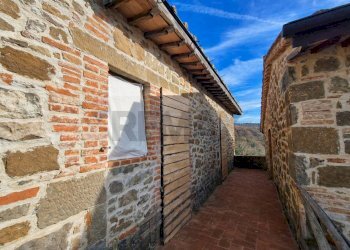 Resede posteriore, affaccio camere da letto - Trilocale Bucine - foto 3