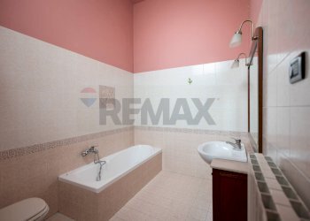 Bagno - Appartamento via Cialdini
 
81, Fabriano - foto 36