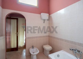 Bagno - Appartamento via Cialdini
 
81, Fabriano - foto 37