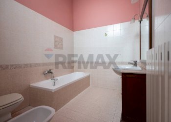 Bagno - Appartamento via Cialdini
 
81, Fabriano - foto 38