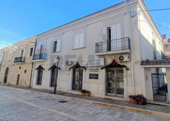 Edificio all\'aperto - Casa indipendente Corso Cardinale Parente
 
104, Casalnuovo Monterotaro - foto 1