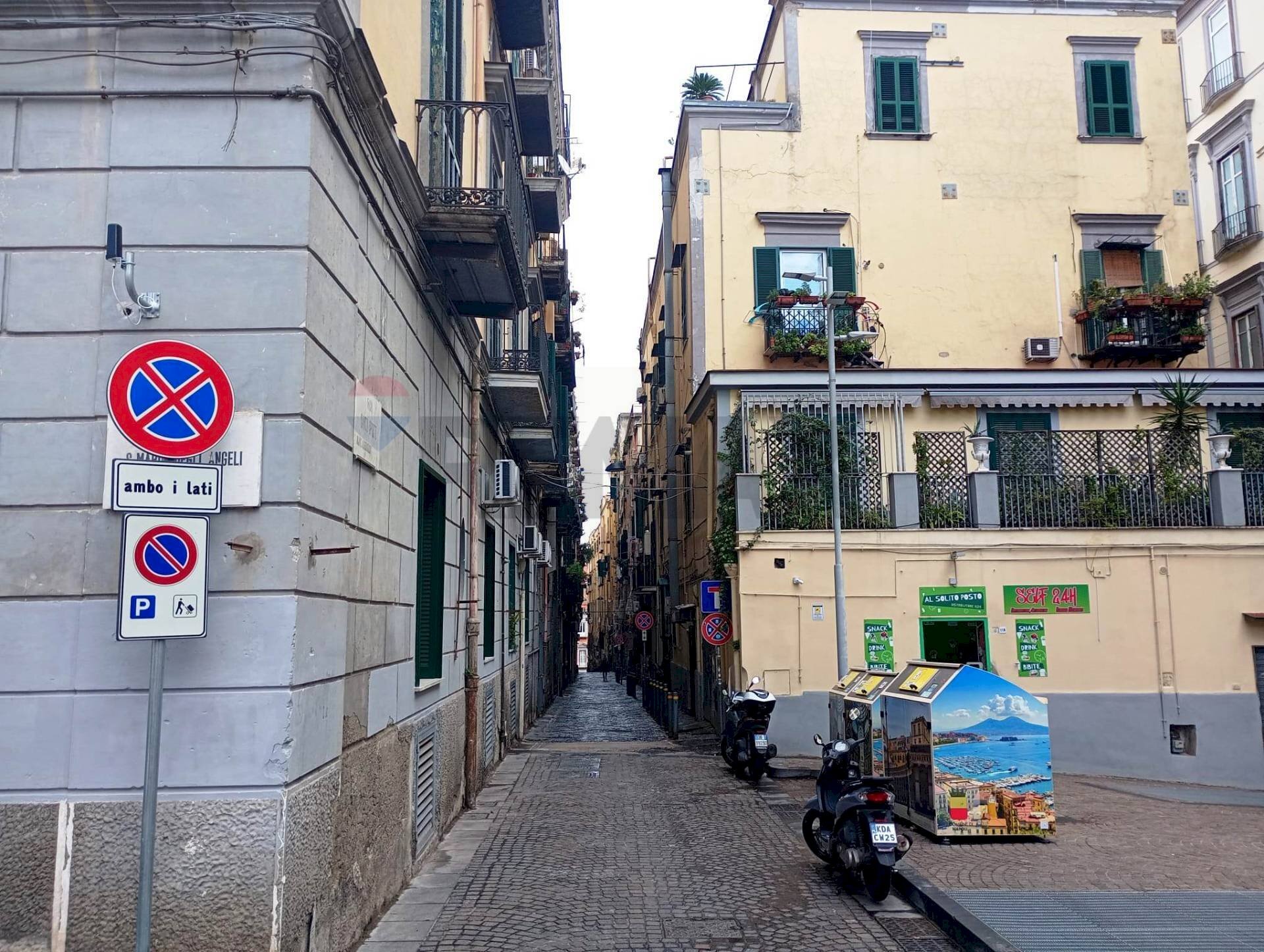 Edificio all\'aperto - Locale Commerciale Vico Santo Spirito di Palazzo, Napoli - foto 1