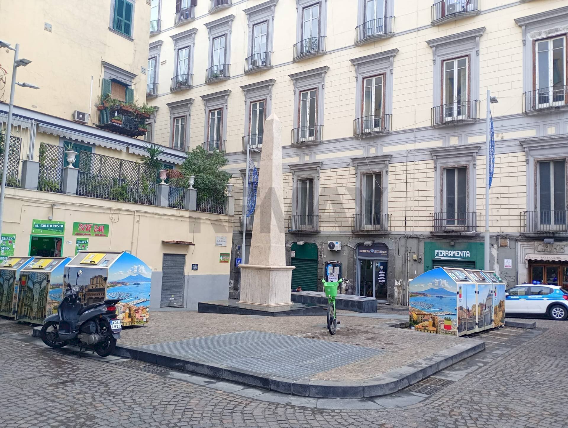 Edificio all\'aperto - Locale Commerciale Vico Santo Spirito di Palazzo, Napoli - foto 2