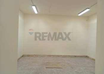 Stanza vuota - Locale Commerciale Vico Santo Spirito di Palazzo, Napoli - foto 10