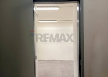 Hall / corridoio - Locale Commerciale Vico Santo Spirito di Palazzo, Napoli - foto 15