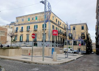 Edificio all\'aperto - Locale Commerciale Vico Santo Spirito di Palazzo, Napoli - foto 2