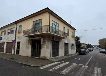 Edificio all\'aperto - Appartamento Via Roma
 
1C, Ostellato - foto 1