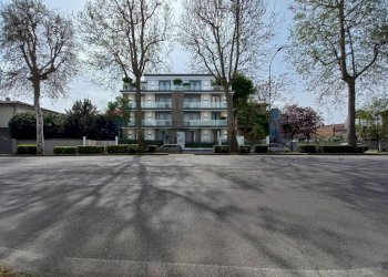 Edificio all\'aperto - Three-room apartment Viale Giacomo Matteotti
 
32, Fiorenzuola d'Arda - photo 9