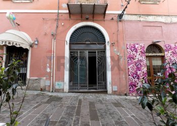 Edificio all\'aperto - Locale Commerciale Via Torre Tonda
 
18, Sassari - foto 3