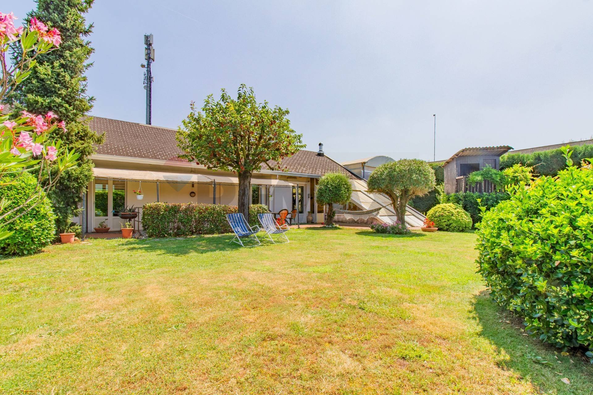 Giardino - Villa VIA DELL'ARTIGIANATO
 
20, Ferno - foto 1