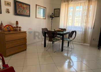 Sala da pranzo - Quadrilocale Via Omodeo
 
93, Napoli - foto 14