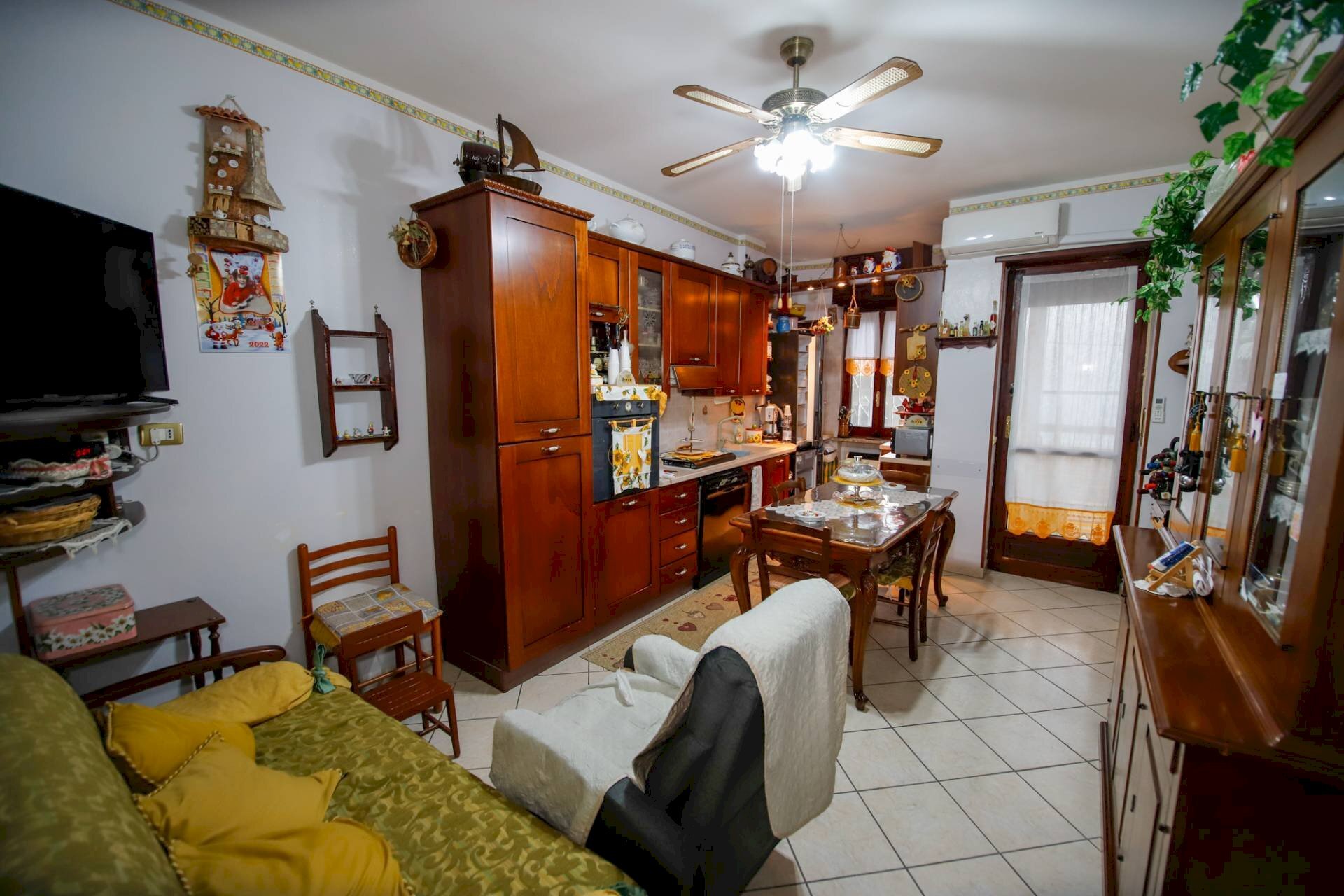 Foto 2 - Trilocale VIA MARTIRI D'ITALIA
 
87, Caluso - foto 2