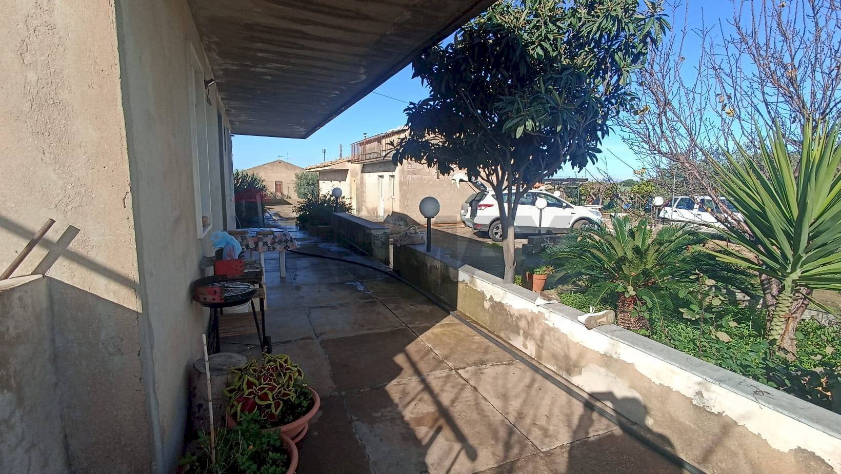 Edificio all\'aperto - Villa contrada  purrazzito
 
snc, Comiso - foto 3