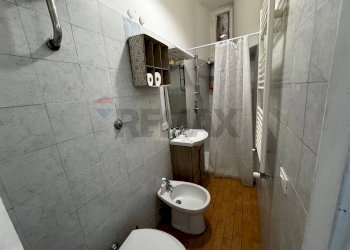 Bagno - Bilocale Via Catania
 
32, Roma - foto 8