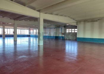 Parcheggio - Commercial Premises Viale della Repubblica
 
2, Porto Mantovano - photo 4