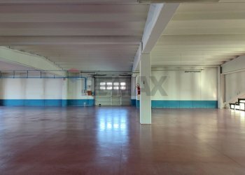 Parcheggio - Commercial Premises Viale della Repubblica
 
2, Porto Mantovano - photo 7