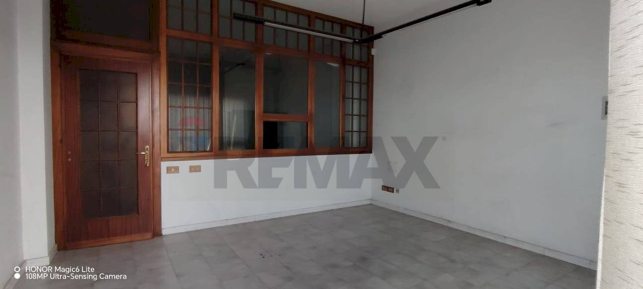 Stanza vuota - Locale Commerciale via liberta
 
159, Termini Imerese - foto 3