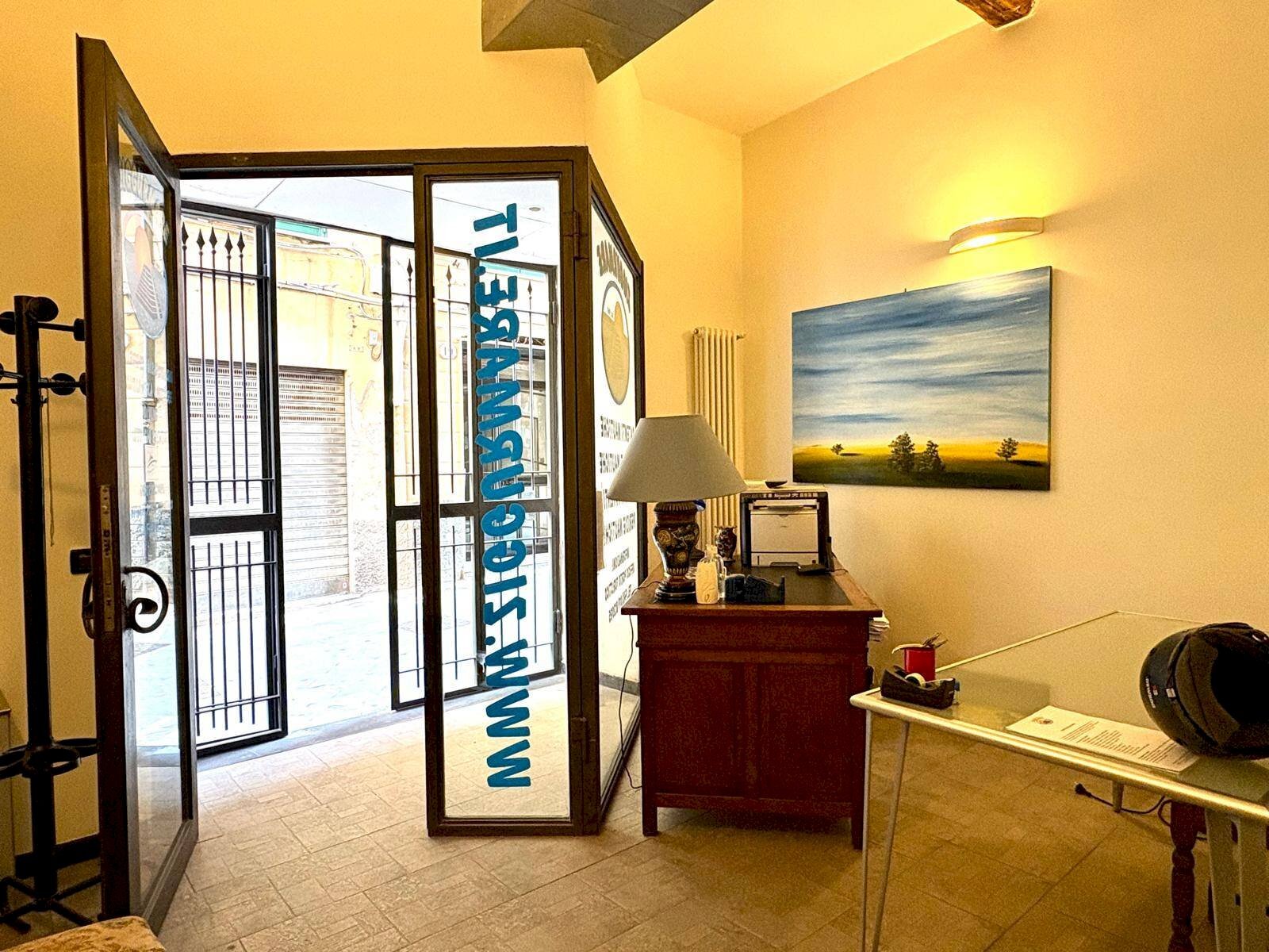 Foto 1 - Commercial Premises Via Untoria, Savona - photo 1