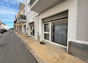 Foto 1 - Locale Commerciale via Caprera, Valledoria - foto 1