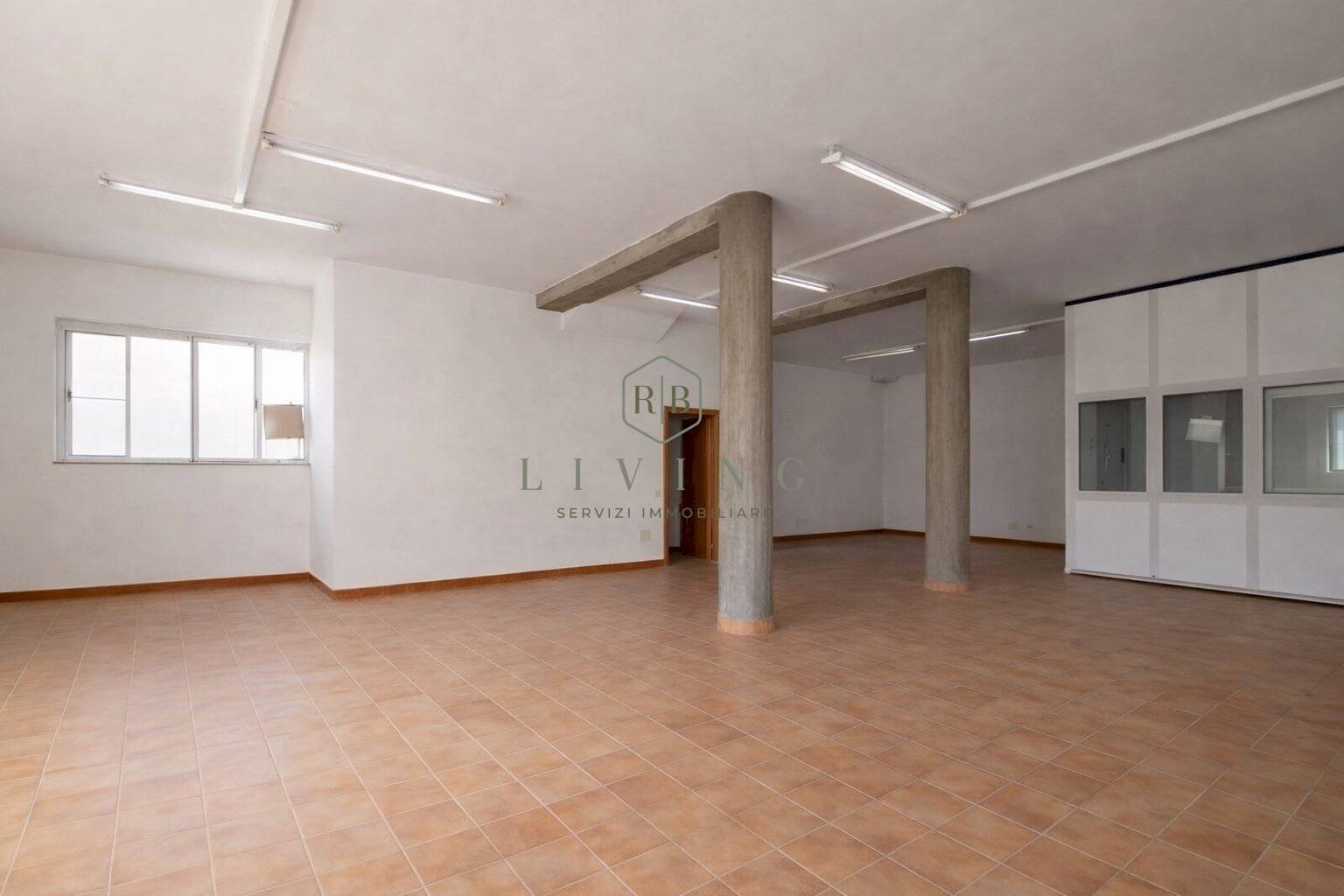 Foto 2 - Magazzino Grottammare - foto 2