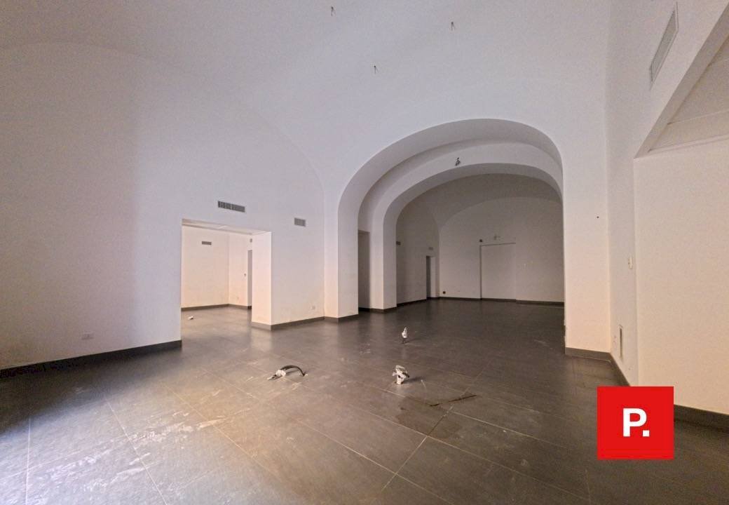 Foto 1 - Locale Commerciale Via Cesare Battisti, Caserta - foto 1