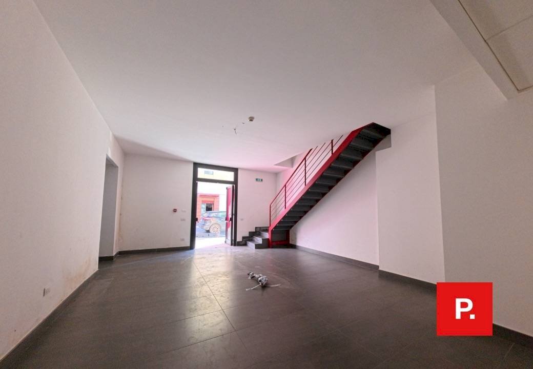 Foto 3 - Locale Commerciale Via Cesare Battisti, Caserta - foto 3