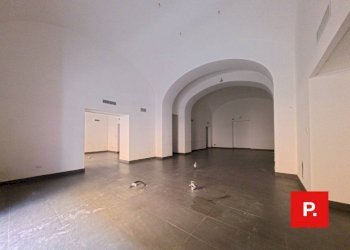 Foto 1 - Locale Commerciale Via Cesare Battisti, Caserta - foto 1