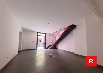 Foto 3 - Locale Commerciale Via Cesare Battisti, Caserta - foto 3