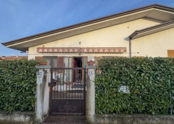 ESTERNI - Villa a Schiera Via Selvina 3, Chiopris-Viscone - foto 1
