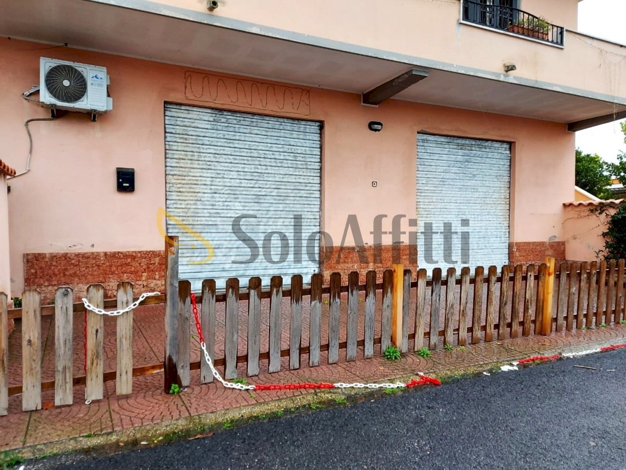 Fiumicino, Isola Isola Sacra - negozio locale maga - Locale Commerciale Via Condino, Fiumicino - foto 1