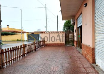 Fiumicino, Isola Isola Sacra - negozio locale maga - Locale Commerciale Via Condino, Fiumicino - foto 5