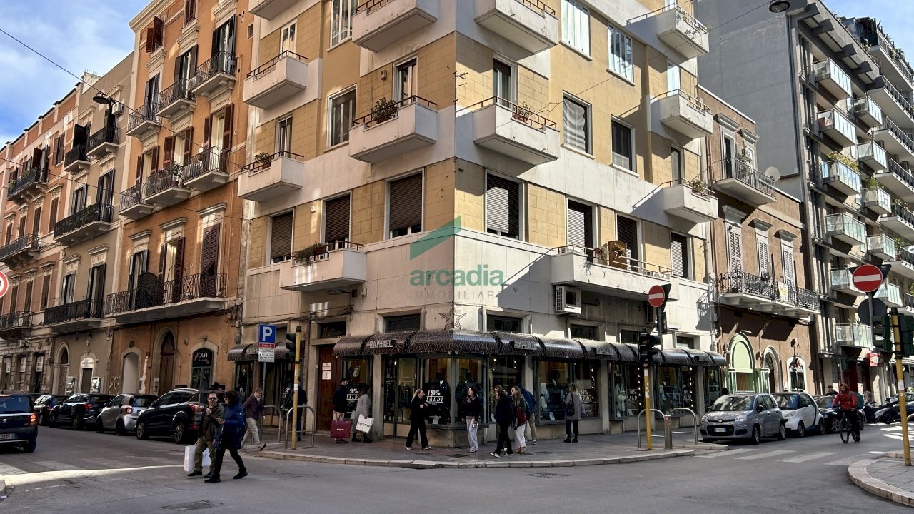 facciata - Commercial Premises Via Dante Alighieri 22, Bari (neighborhood Murat) - photo 1