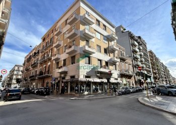 fac - Locale Commerciale Via Dante Alighieri 22, Bari (zona Murat) - foto 2