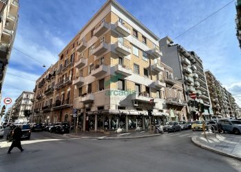 facciata - Locale Commerciale Via Dante Alighieri 22, Bari (zona Murat) - foto 3