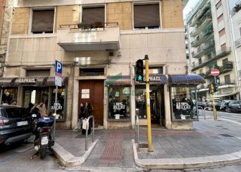 facciata - Locale Commerciale Via Dante Alighieri 22, Bari (zona Murat) - foto 7