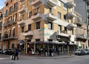 facciata - Locale Commerciale Via Dante Alighieri 22, Bari (zona Murat) - foto 1