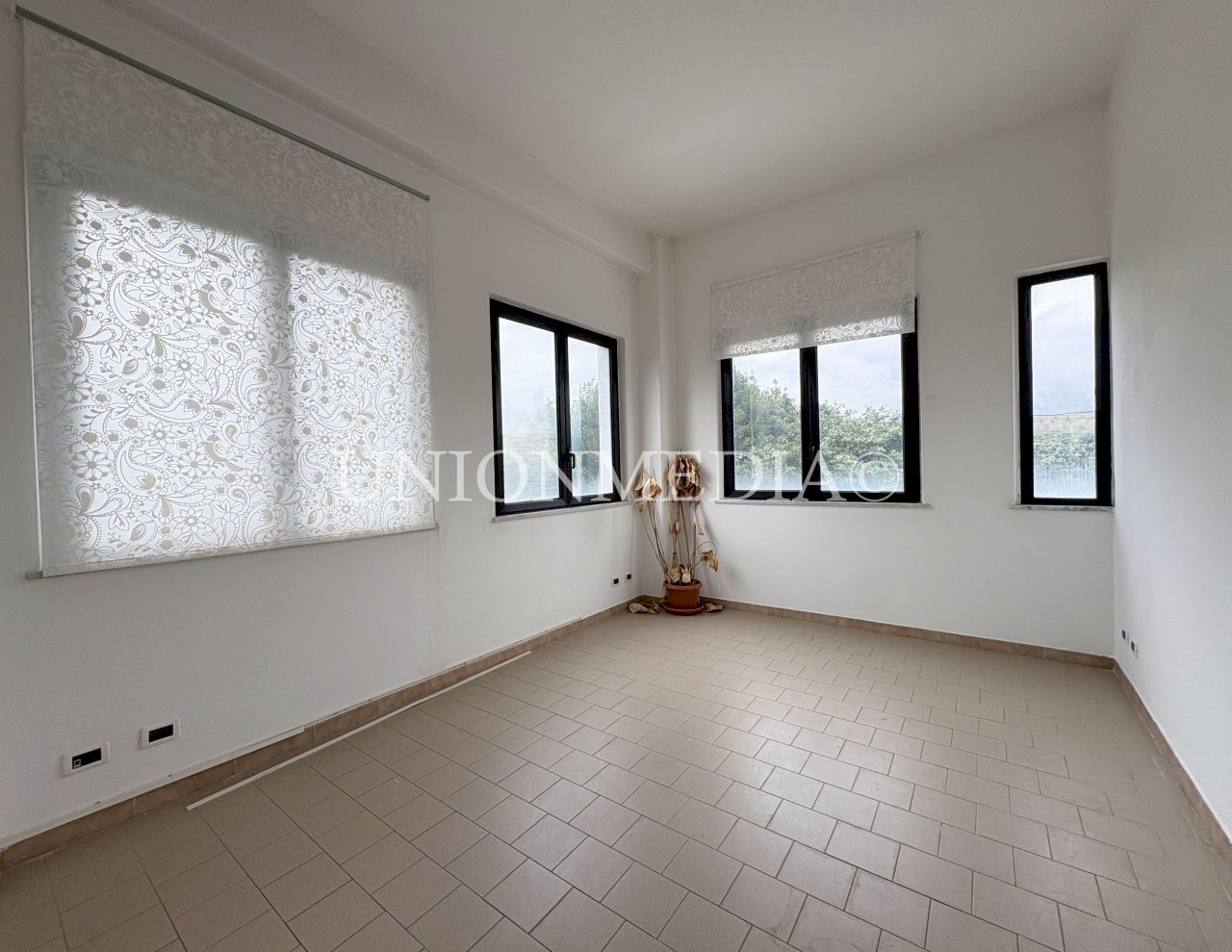 2 sarzana studio medico o attivita professionale.j - Locale Commerciale Sarzana - foto 2