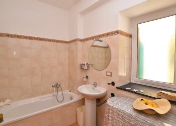 ill319_bath_02.jpg - Porzione di casa Avegno - foto 17