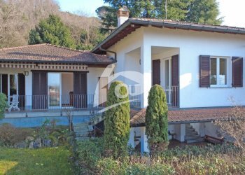facciata - Villa a Schiera Via San Rocco 9, Laveno-Mombello - foto 1