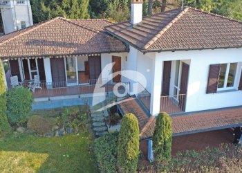 facciata - Villa a Schiera Via San Rocco 9, Laveno-Mombello - foto 2