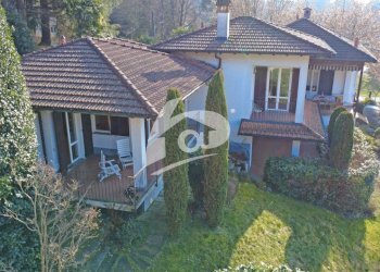 facciata - Villa a Schiera Via San Rocco 9, Laveno-Mombello - foto 4