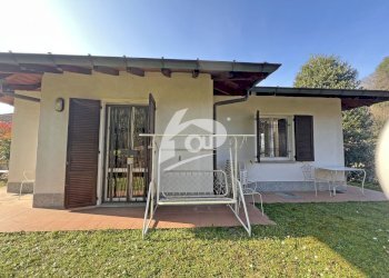 facciata retro - Villa a Schiera Via San Rocco 9, Laveno-Mombello - foto 23