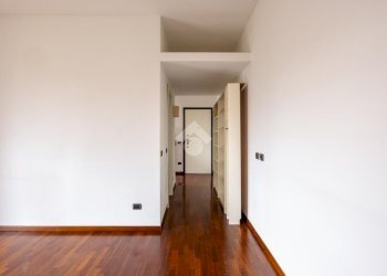 One-room apartment Via Vallarsa, Milano (neighborhood Ticinese) - photo 12
