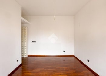One-room apartment Via Vallarsa, Milano (neighborhood Ticinese) - photo 16
